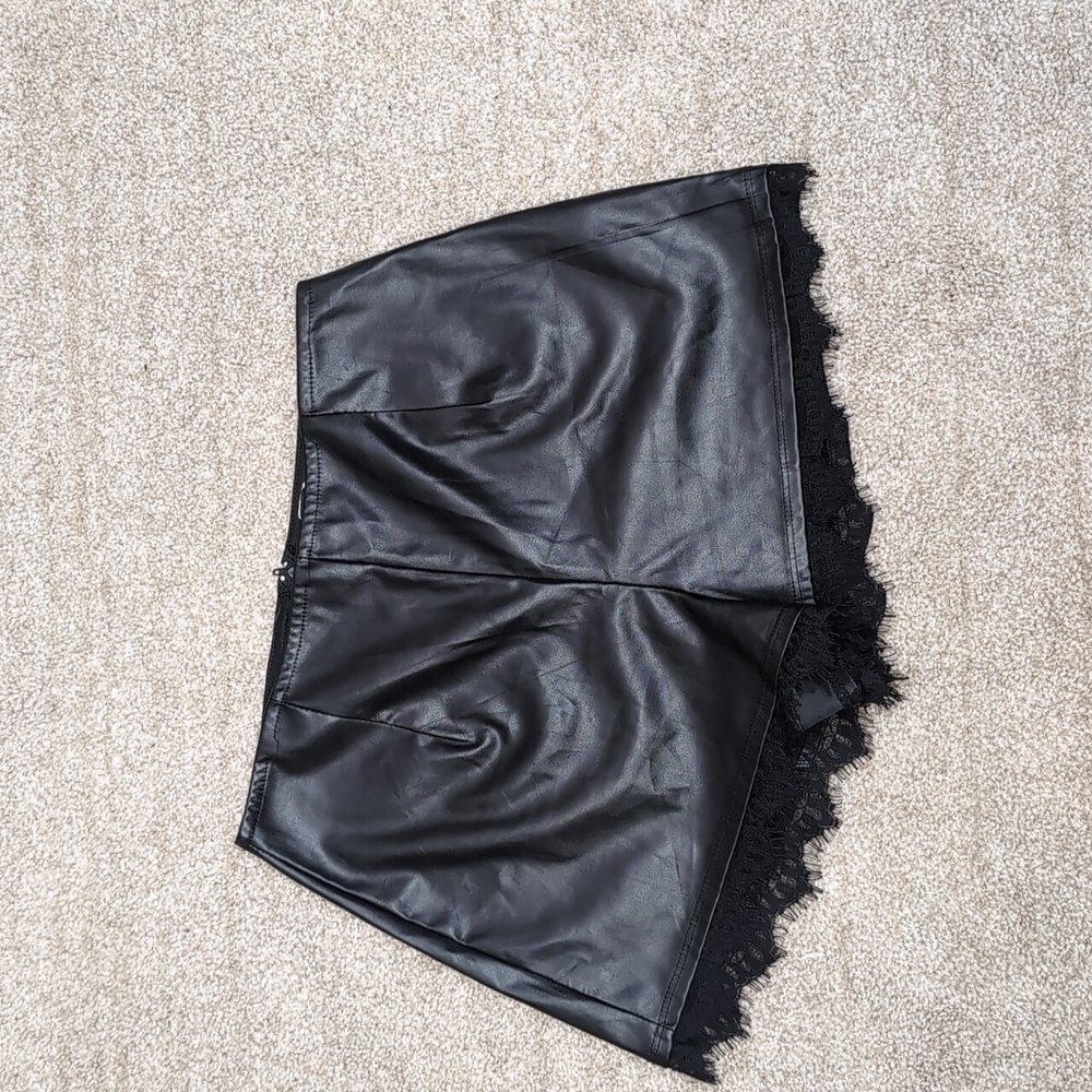 Windsor leather shirt with lace